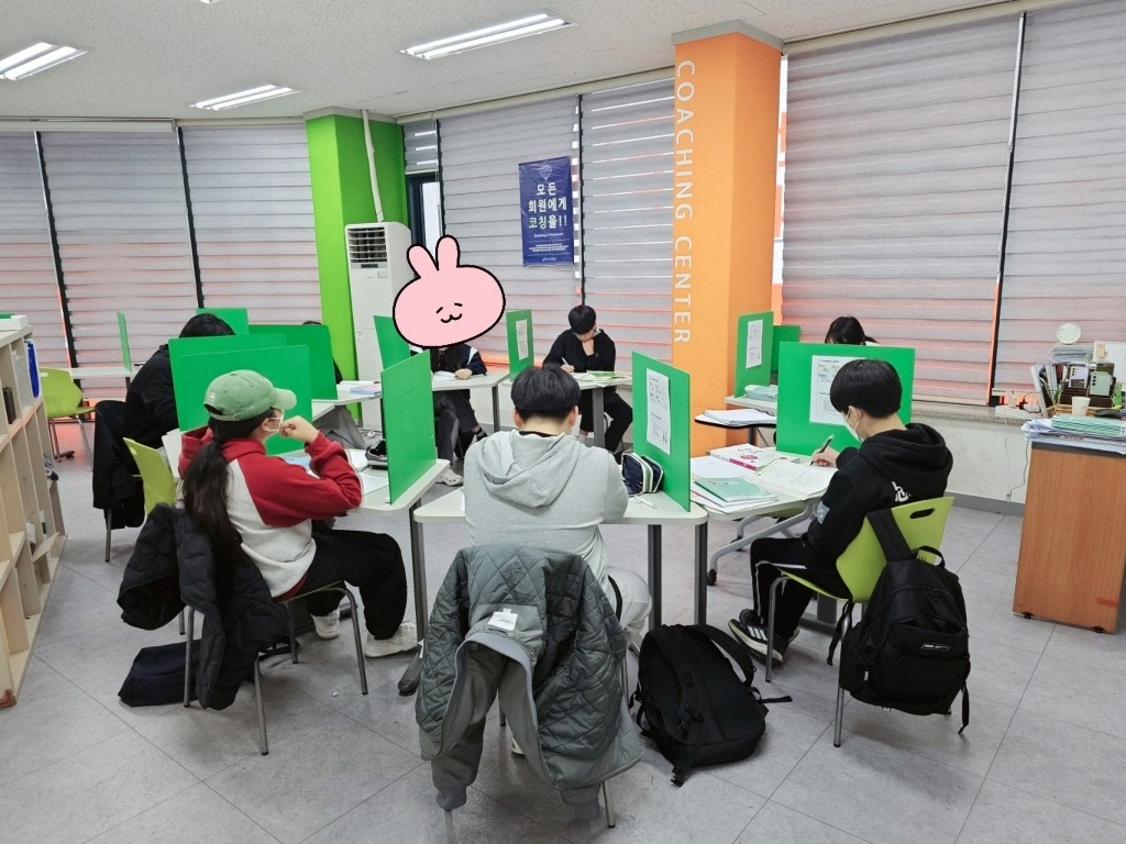 와와학습코칭학원 개신점 학습 공간 1