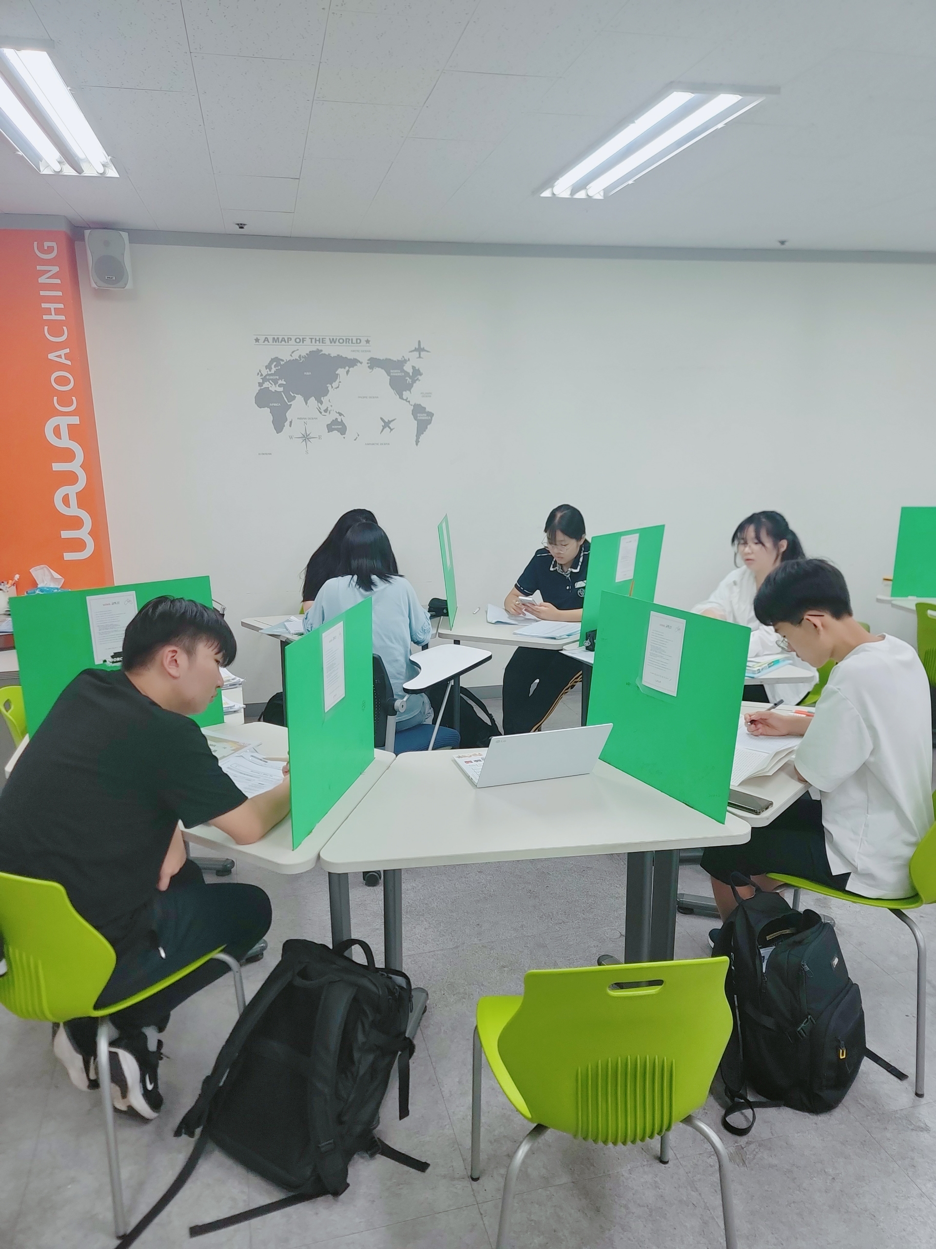 와와학습코칭학원 상남점 학습 공간 4