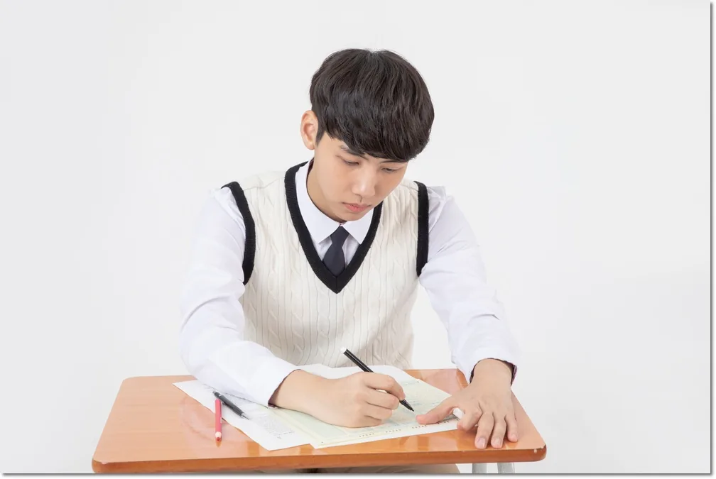 기말고사 범위를 한 장에 모으는 자료·상태 확인표 본문 · 과제를 읽는 학생