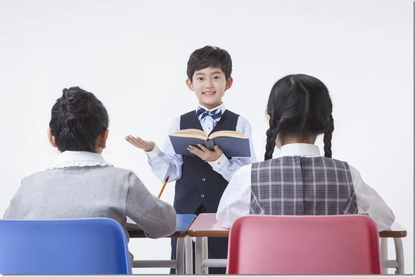 중간고사 뒤 의욕이 줄었을 때 휴식과 분석을 나누는 방법 본문 · 내용을 설명하는 학생