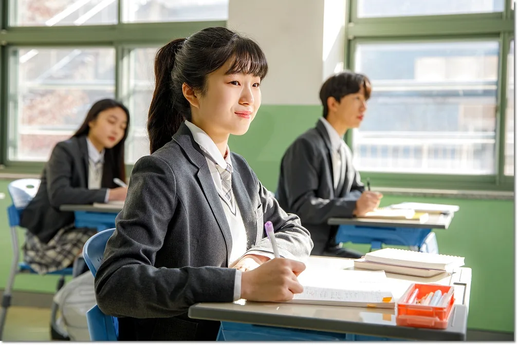 자녀의 관심사를 읽기·설명·질문 활동으로 연결하기 본문 · 교실의 책상