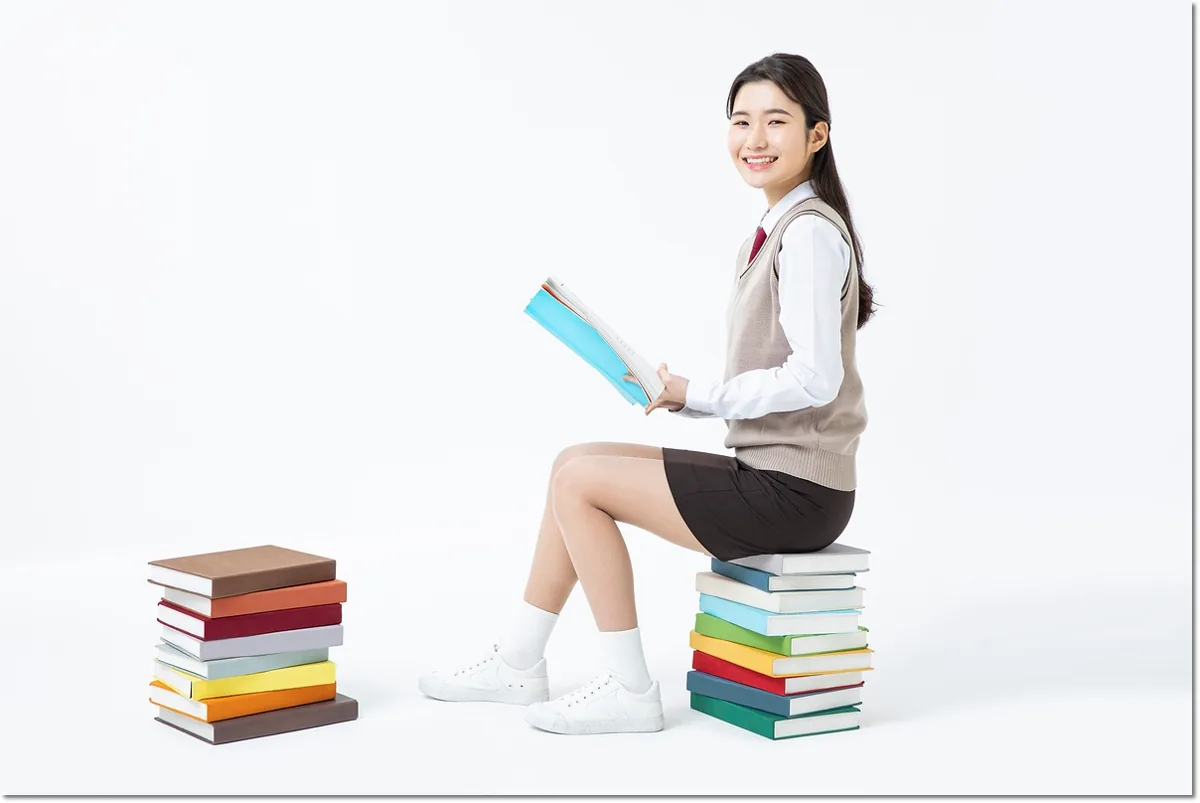 학습 공백을 보완하는 과정, 가상 기록으로 살펴보기 본문 · 학습 책을 보는 학생
