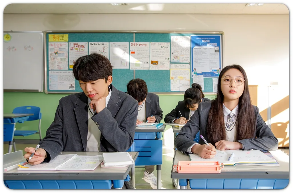 부모가 돕는 공부 스트레스 조절, 경청·일정 조절·지원 연결하기 본문 · 교실에서 학습하는 학생들