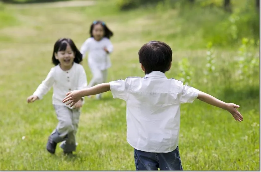 오답 정리의 효과 확인하기, 같은 문제와 새로운 문제를 나누어 보기 본문 · 야외에서 활동하는 아이들